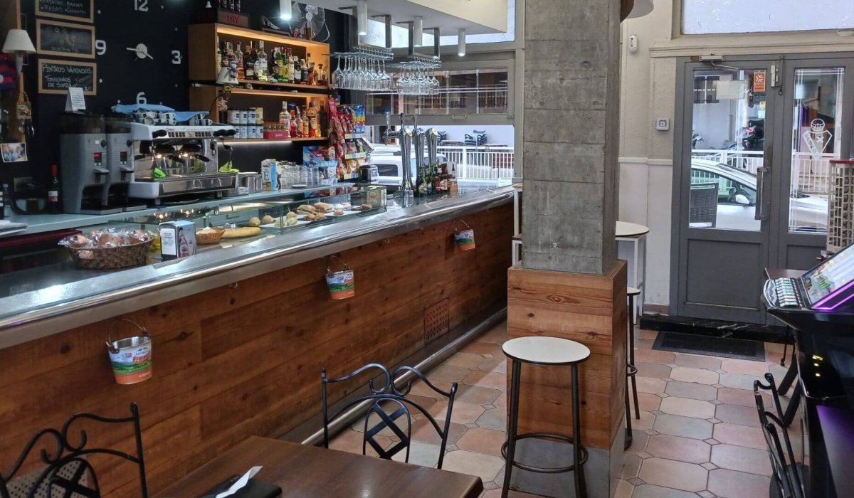 vista interior bar eibar pinchos pintxos cerca de ipurua